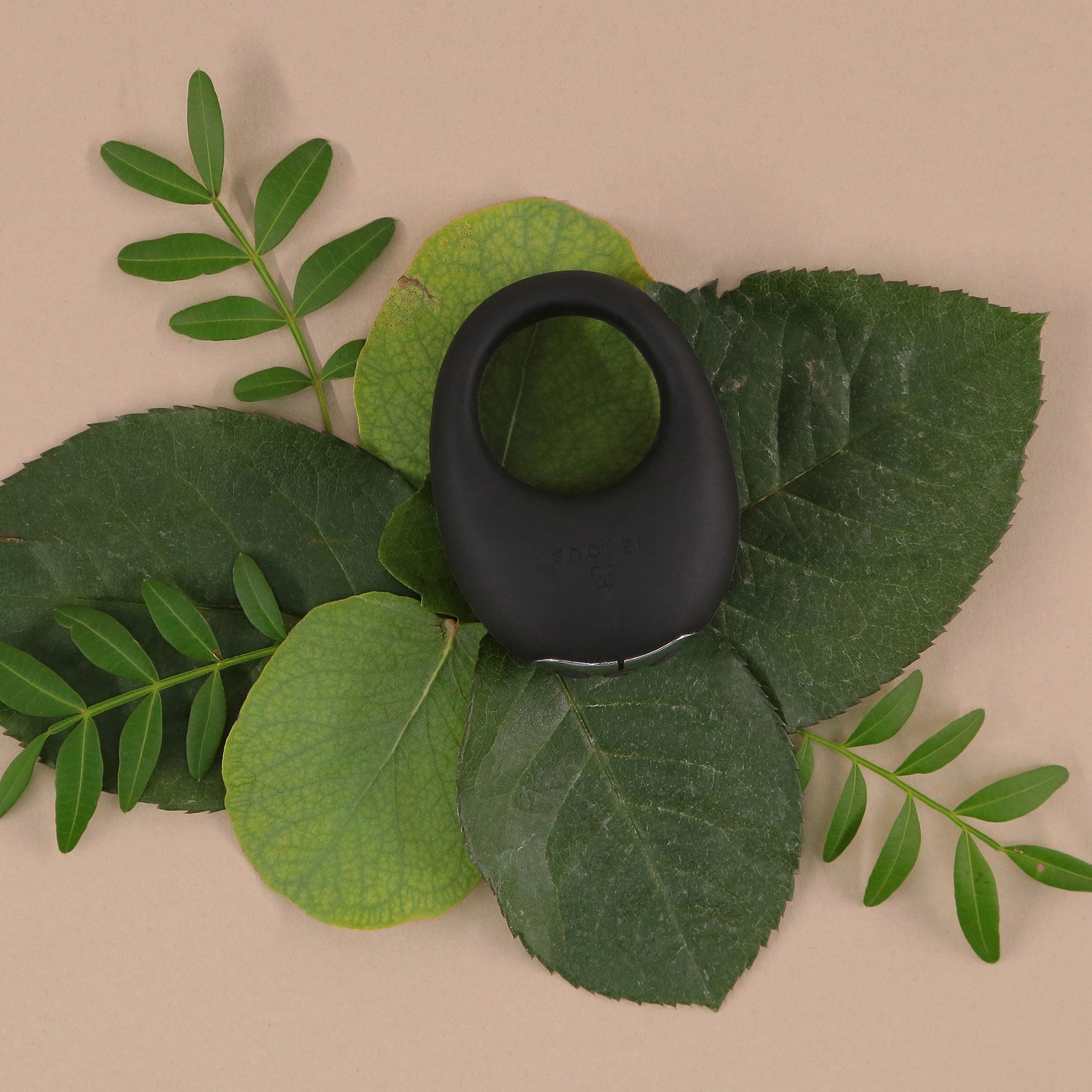 Je Joue Mio Vibrating Silicone Cock Ring For Mutual Pleasure — 2 | Men’s care devices | discreet sex toys USA